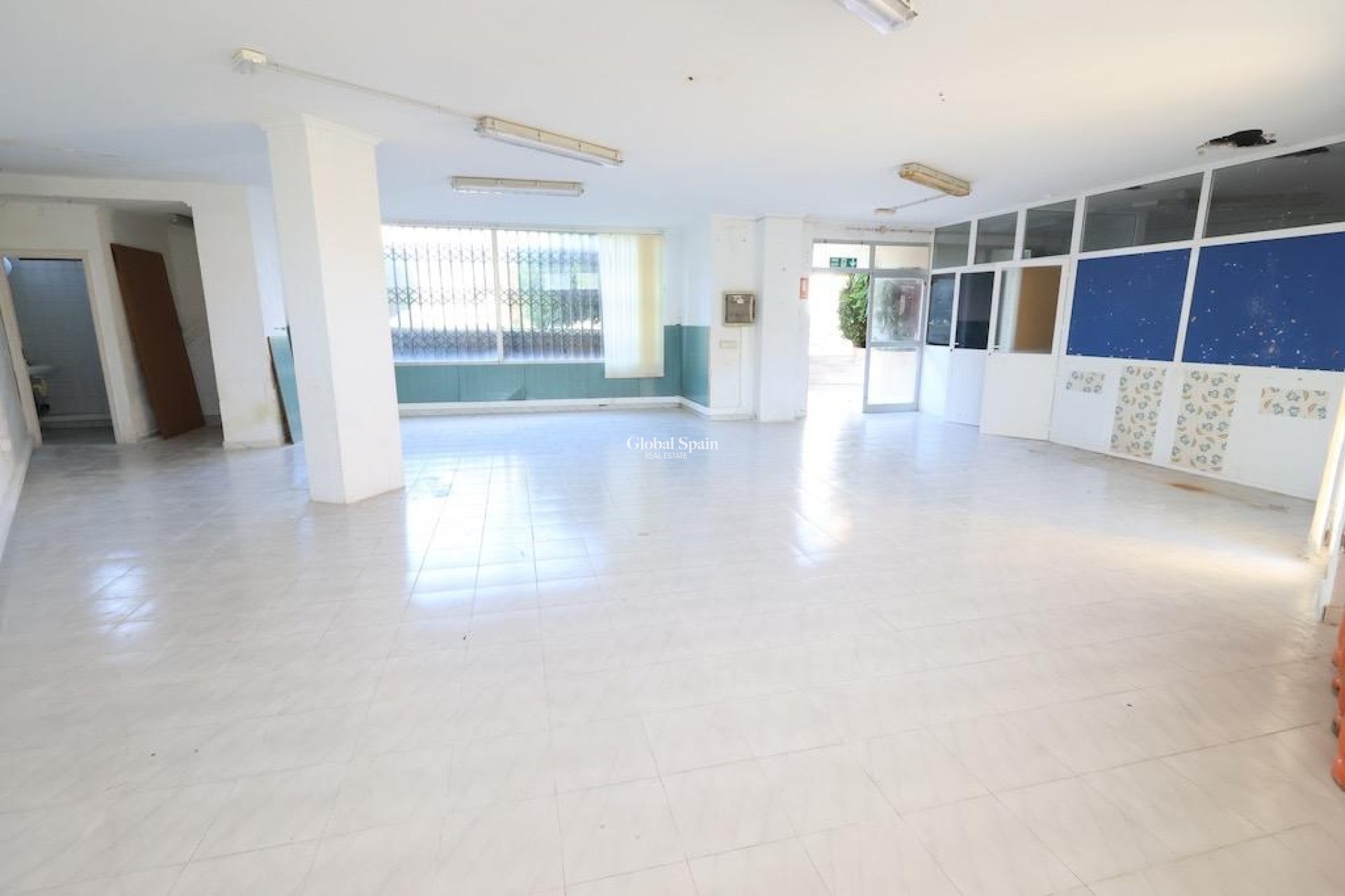 Revente - Commercial -
ORIHUELA COSTA - La Zenia