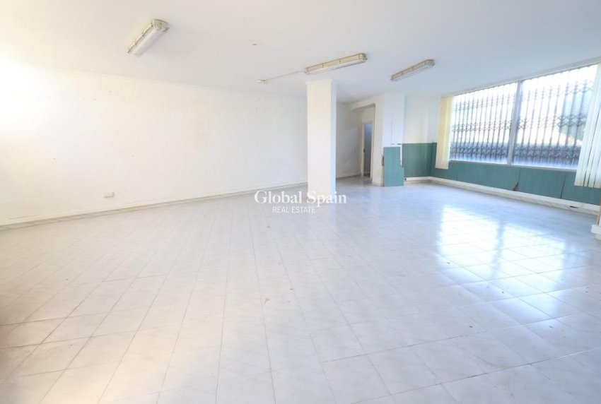 Revente - Commercial -
ORIHUELA COSTA - La Zenia