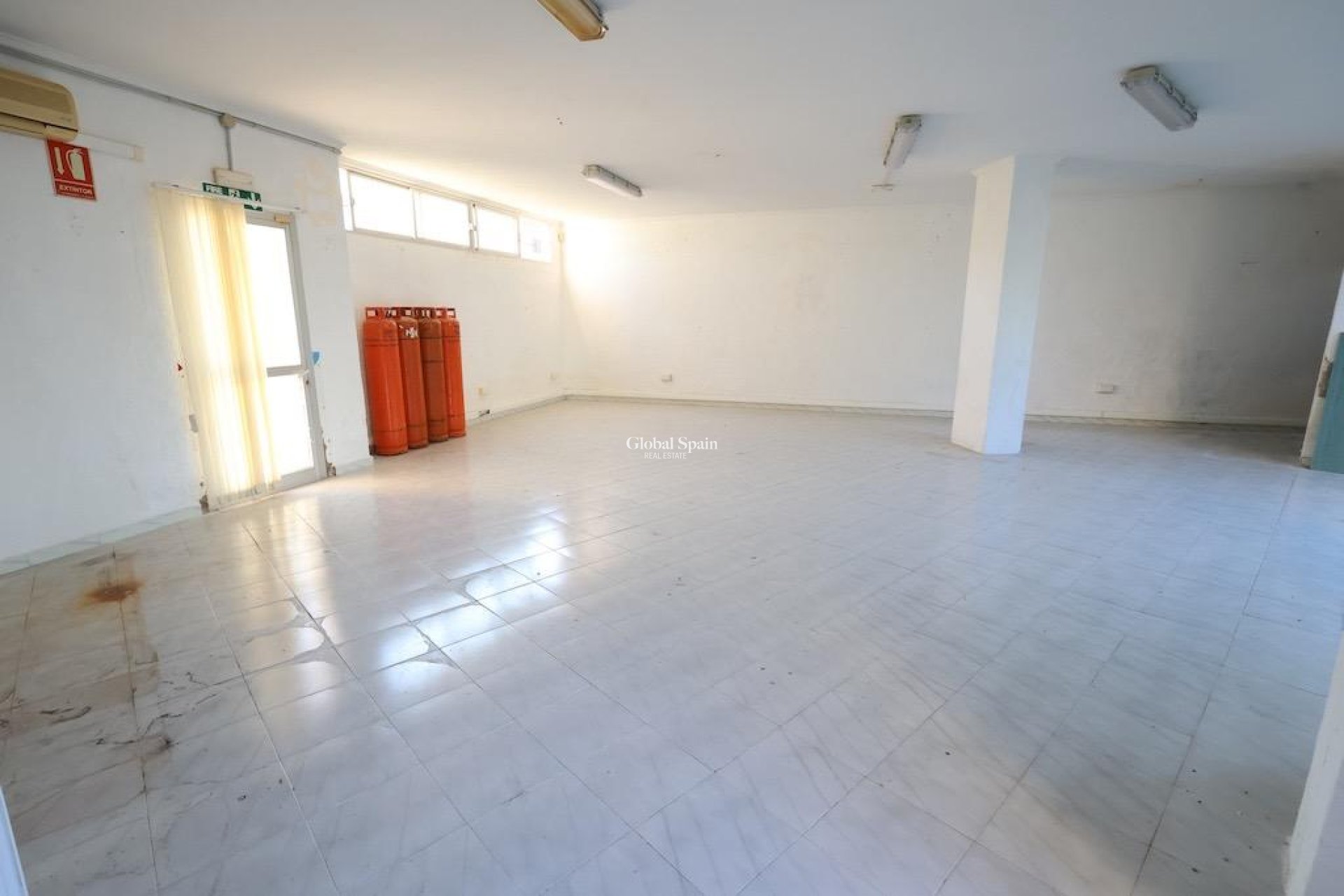 Revente - Commercial -
ORIHUELA COSTA - La Zenia