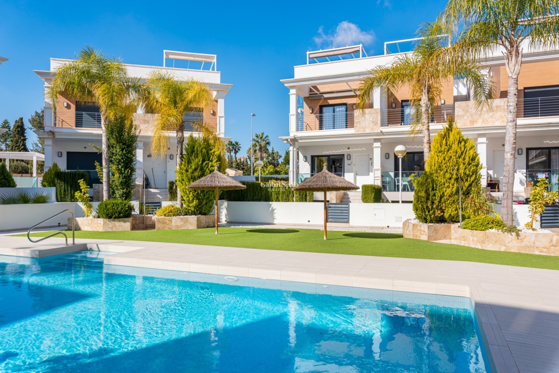 Revente - Duplex -
CIUDAD QUESADA