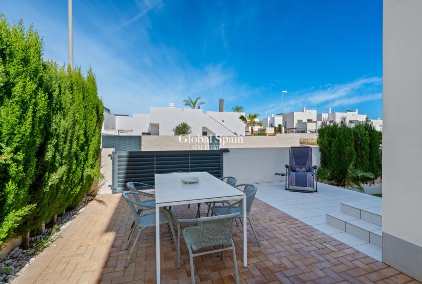 Revente - Duplex -
CIUDAD QUESADA