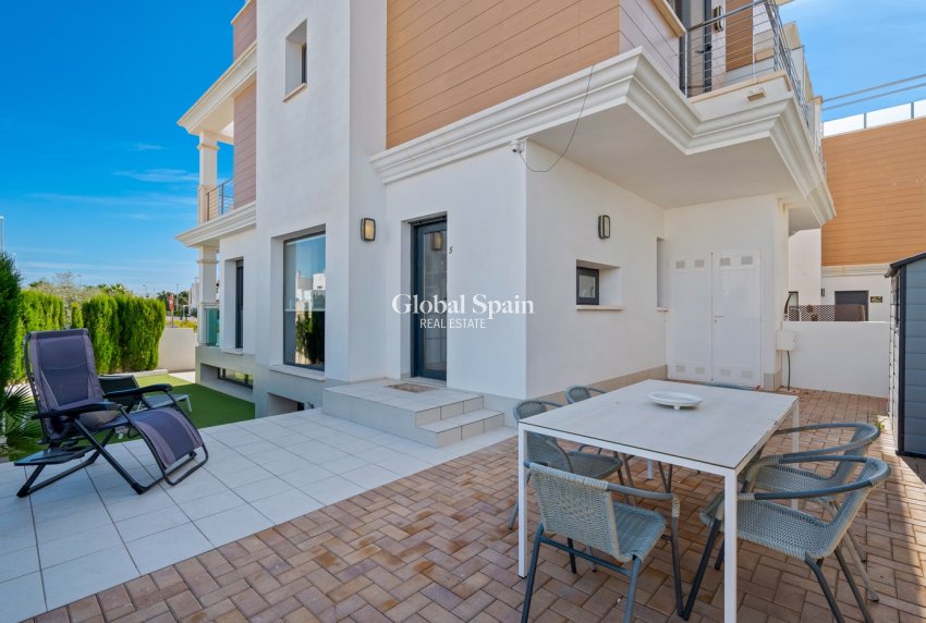 Revente - Duplex -
CIUDAD QUESADA