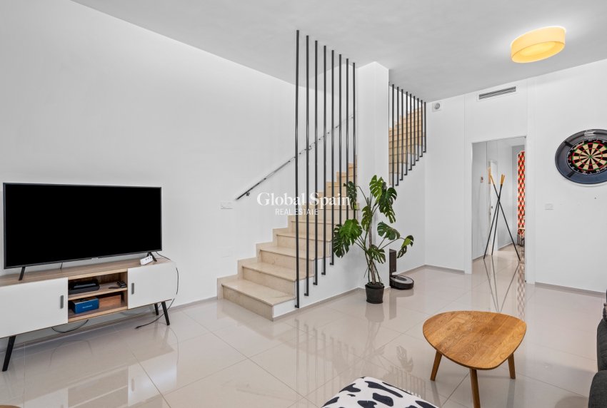 Revente - Duplex -
CIUDAD QUESADA