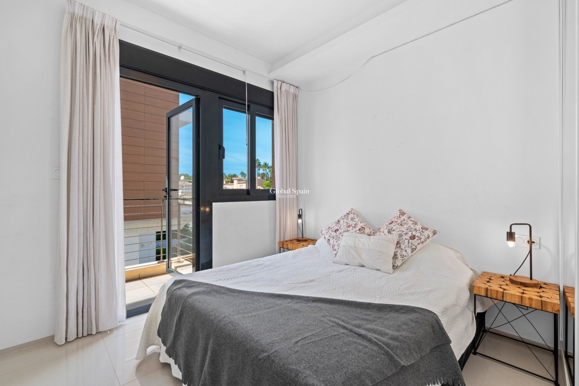 Revente - Duplex -
CIUDAD QUESADA