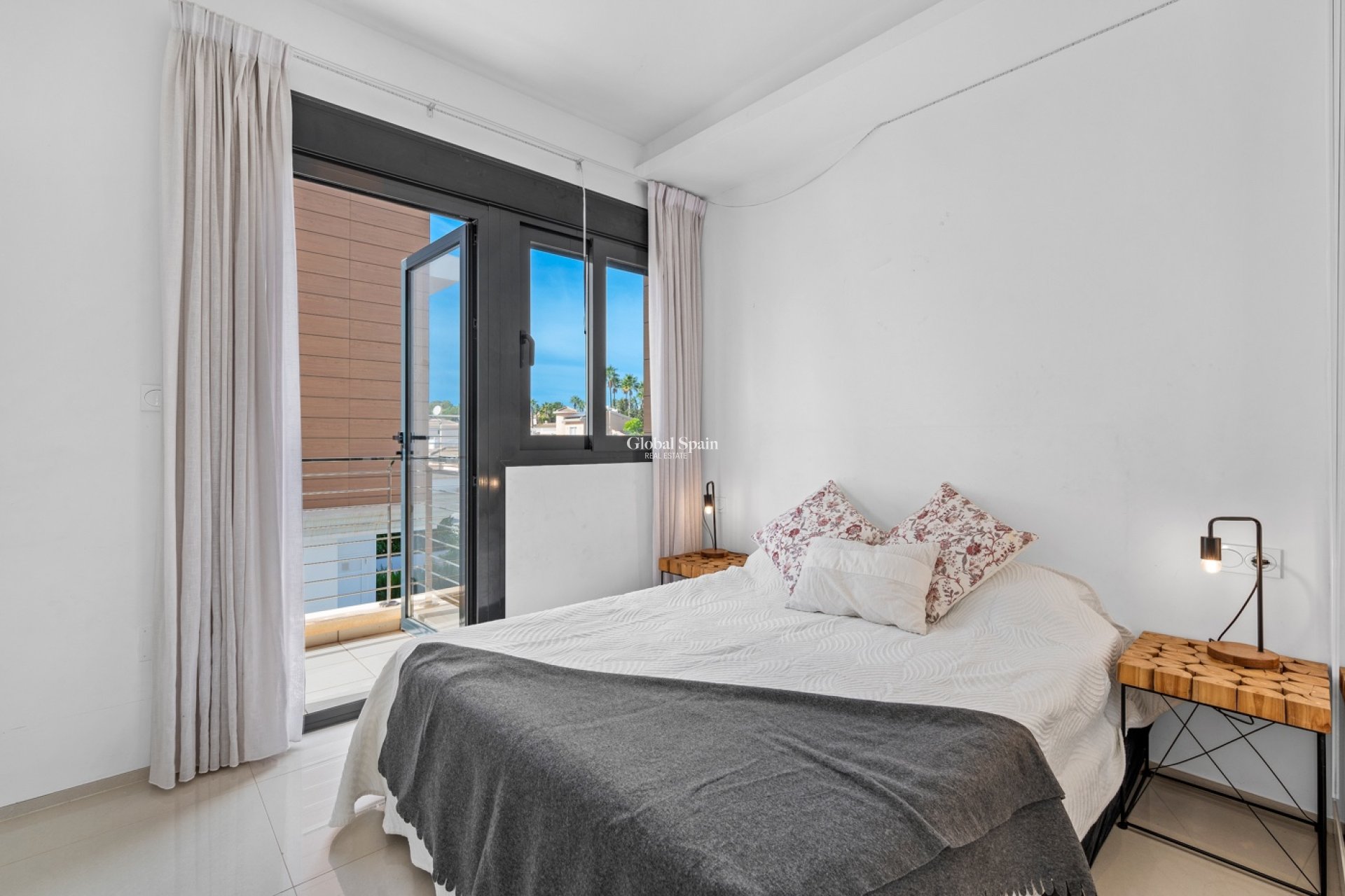 Revente - Duplex -
CIUDAD QUESADA