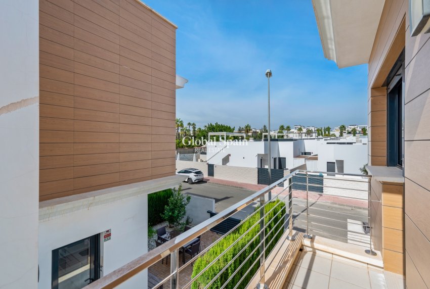 Revente - Duplex -
CIUDAD QUESADA