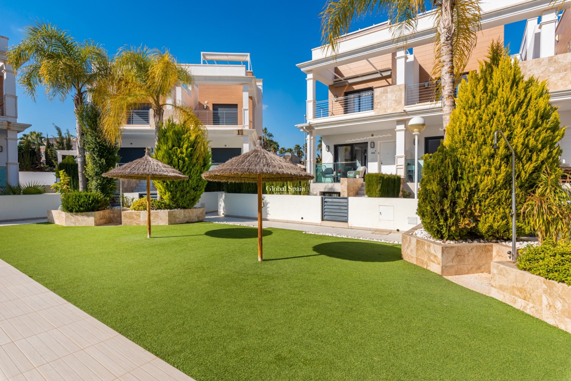 Revente - Duplex -
CIUDAD QUESADA