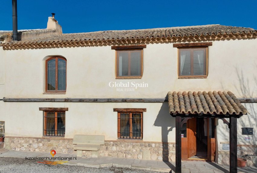 Revente - Herenhuis -
Abanilla