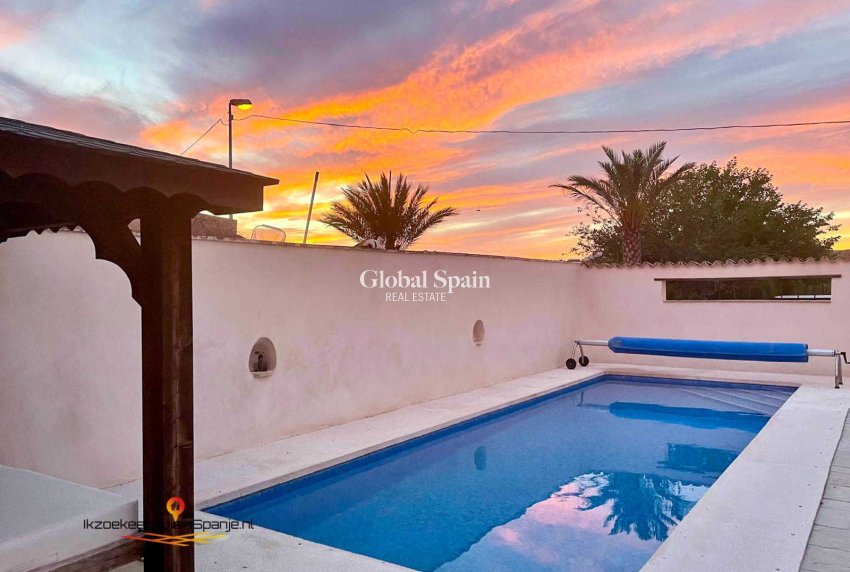 Revente - Herenhuis -
Abanilla