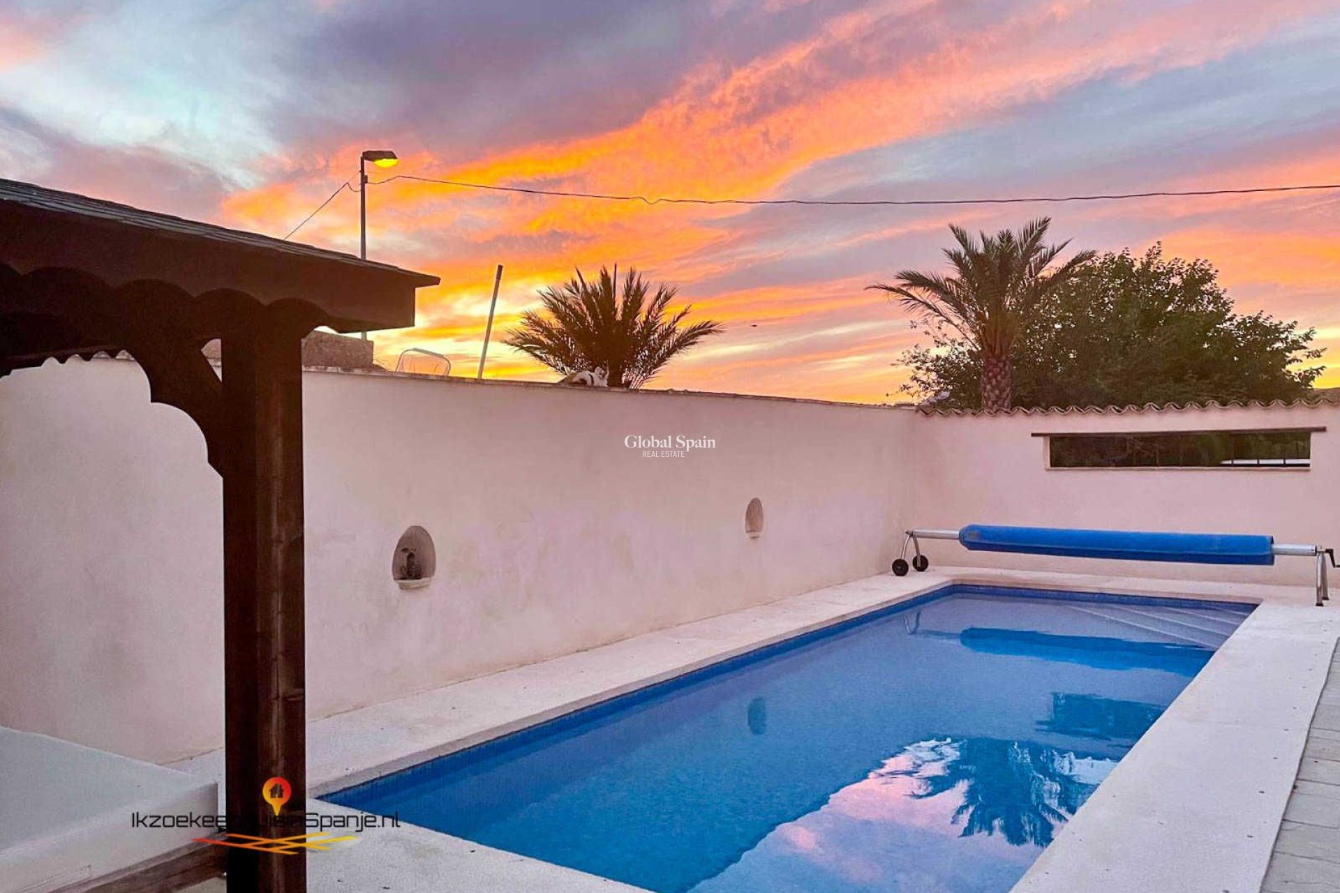 Revente - Herenhuis -
Abanilla