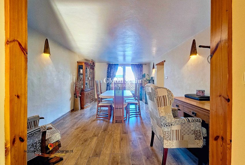 Revente - Herenhuis -
Abanilla