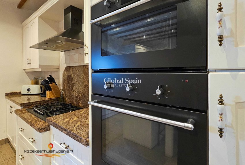 Revente - Herenhuis -
Abanilla