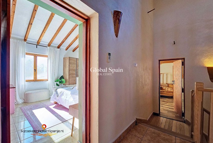 Revente - Herenhuis -
Abanilla