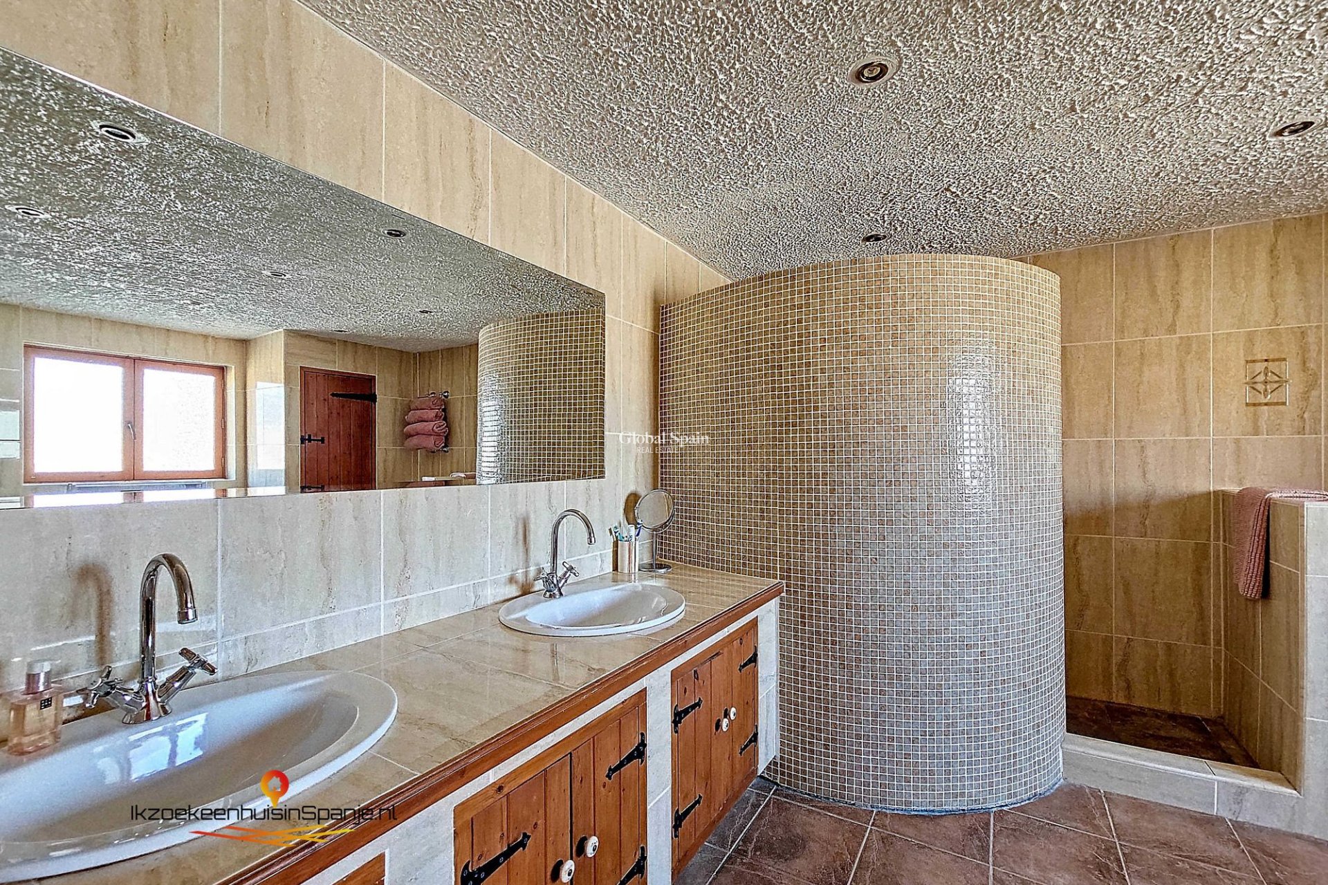 Revente - Herenhuis -
Abanilla