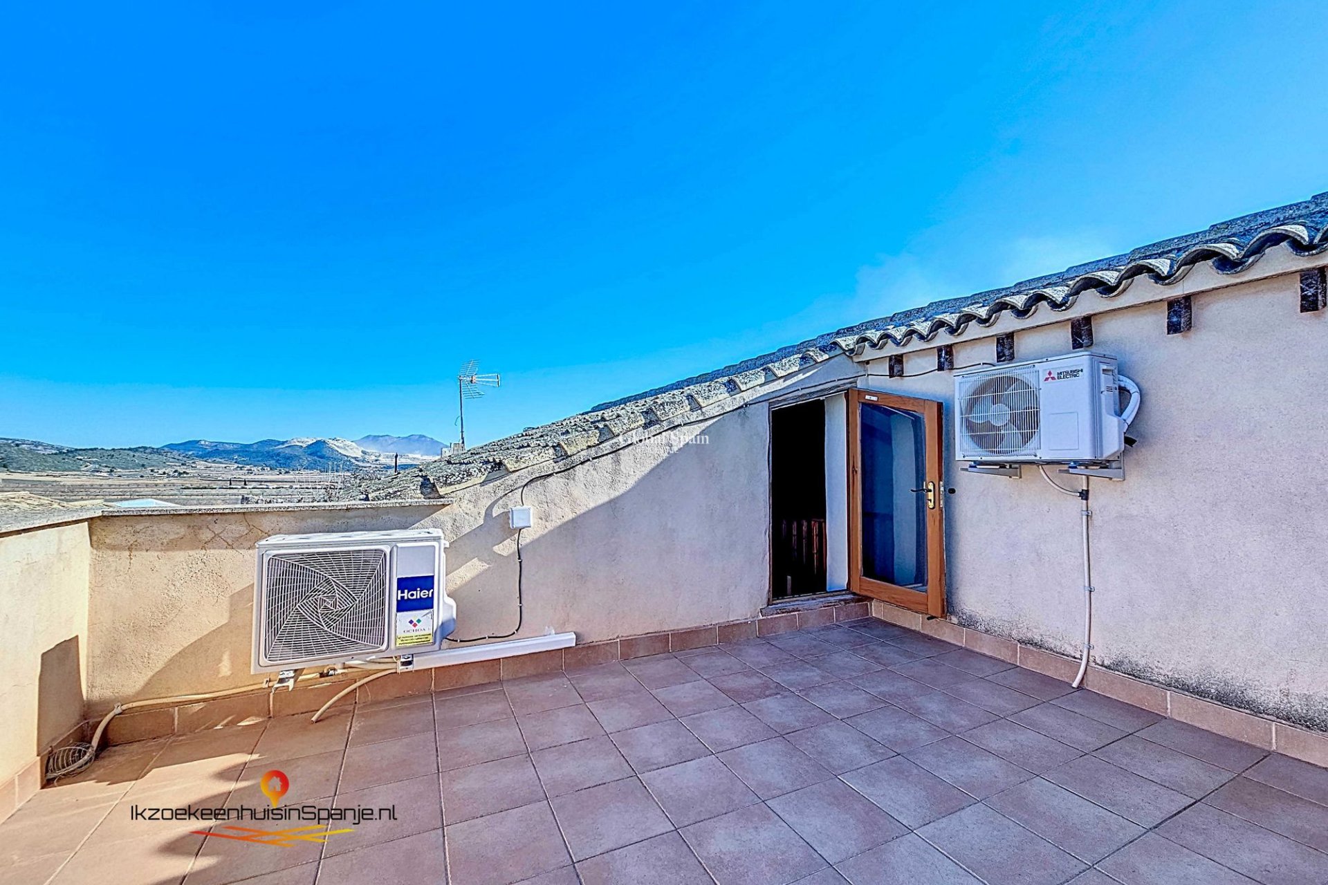 Revente - Herenhuis -
Abanilla