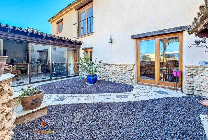 Revente - Herenhuis -
Abanilla