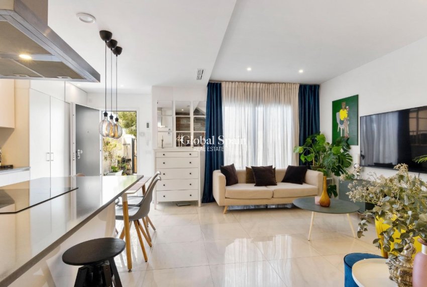 Revente - Jumelé -
ORIHUELA COSTA - VILLAMARTÍN