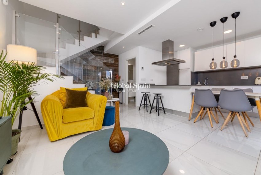 Revente - Jumelé -
ORIHUELA COSTA - VILLAMARTÍN