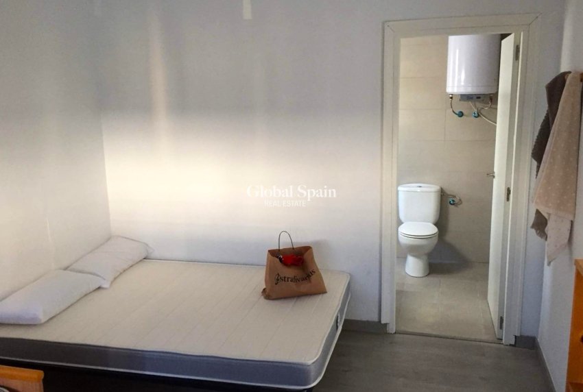 Revente - Locale -
Albir - center