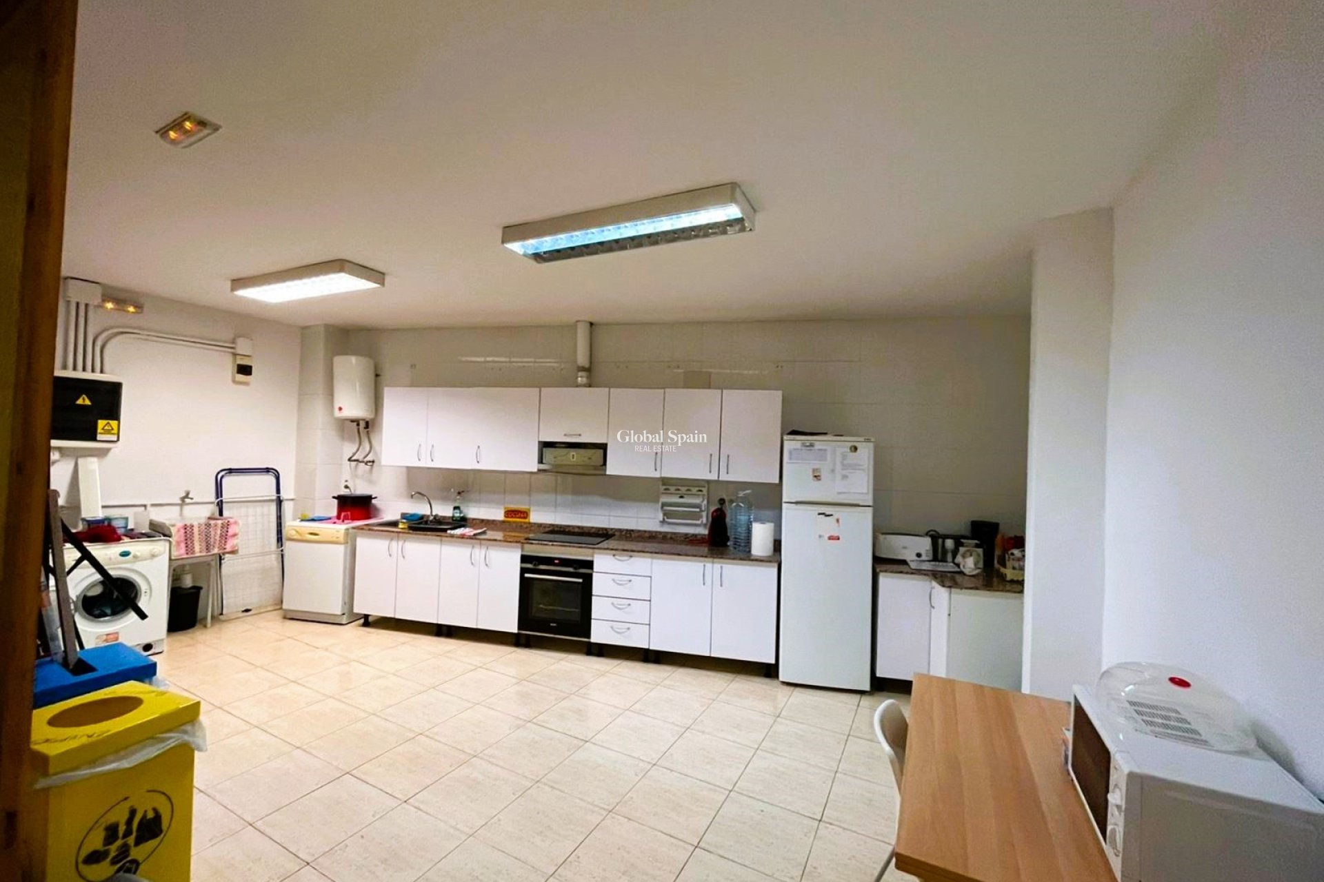 Revente - Locale -
DENIA - Center