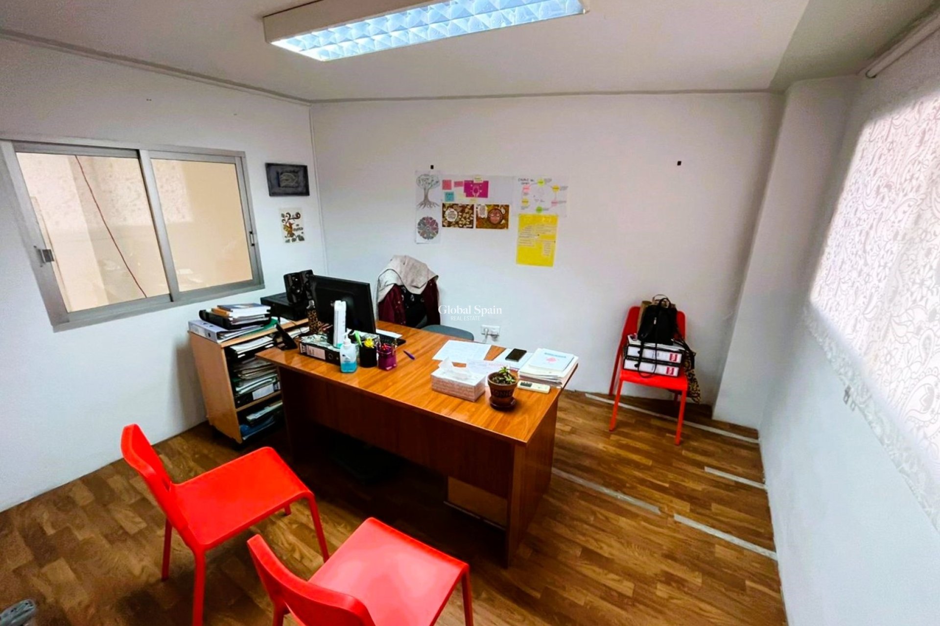 Revente - Locale -
DENIA - Center