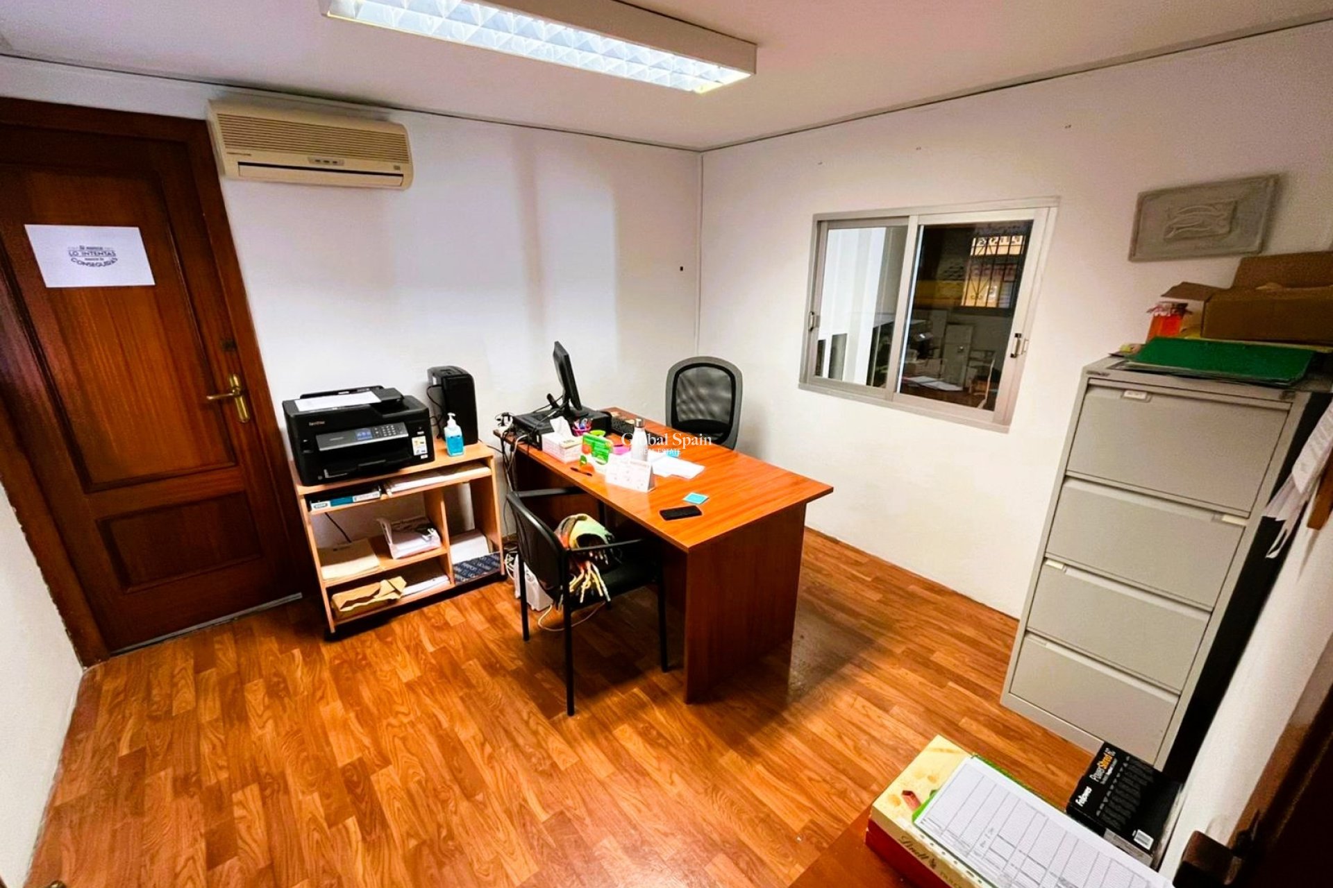 Revente - Locale -
DENIA - Center