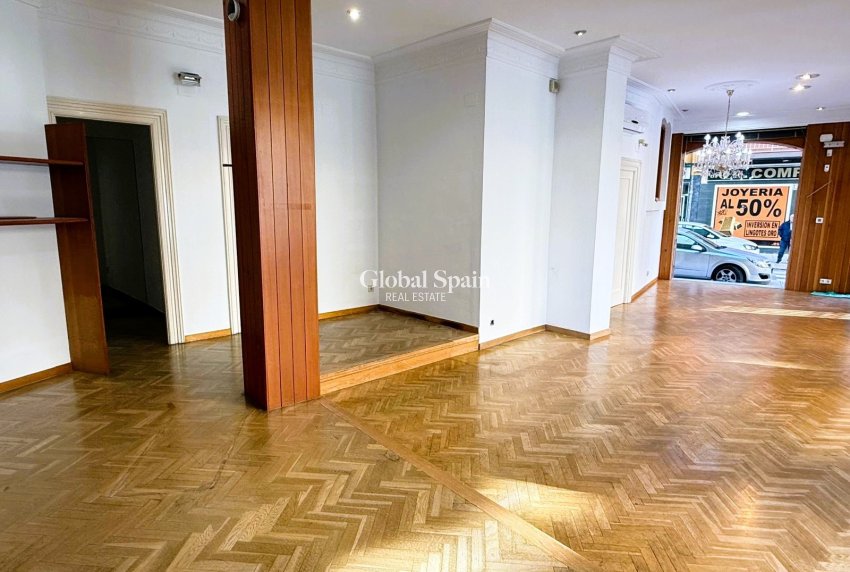 Revente - Locale -
DENIA - Center