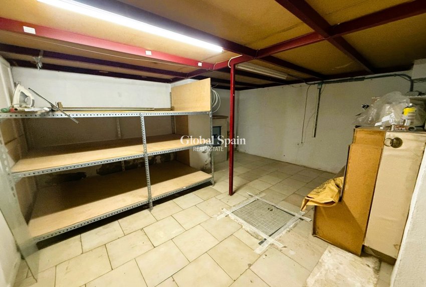 Revente - Locale -
DENIA - Center