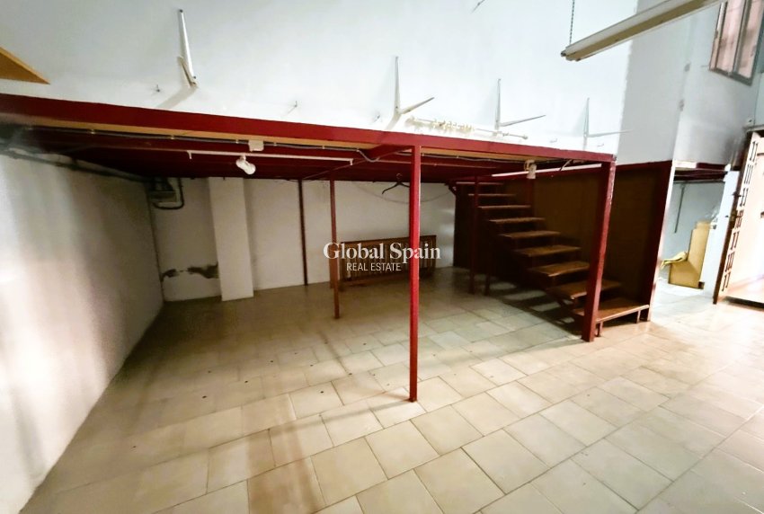 Revente - Locale -
DENIA - Center