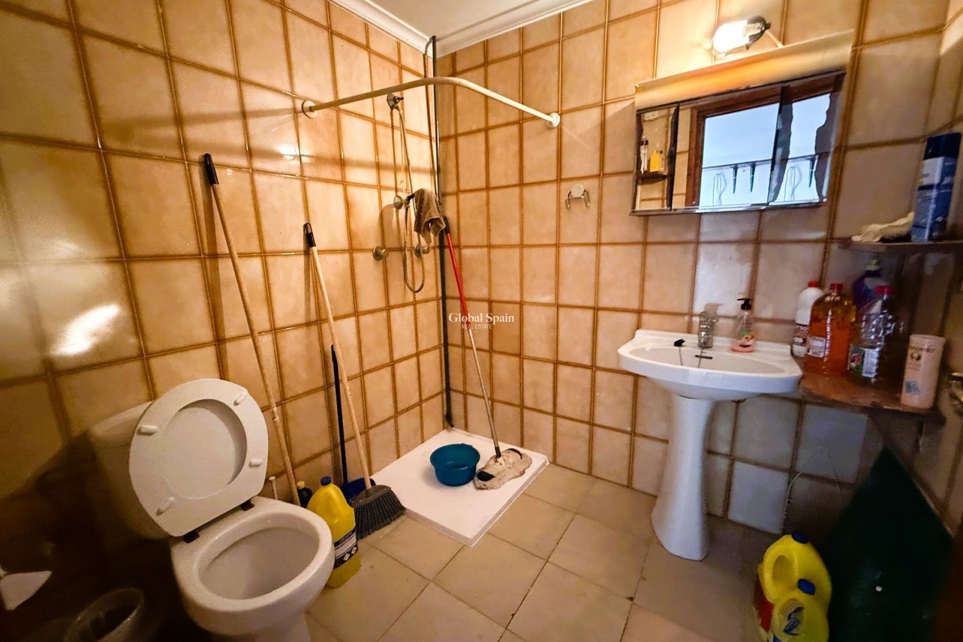 Revente - Locale -
DENIA - Center