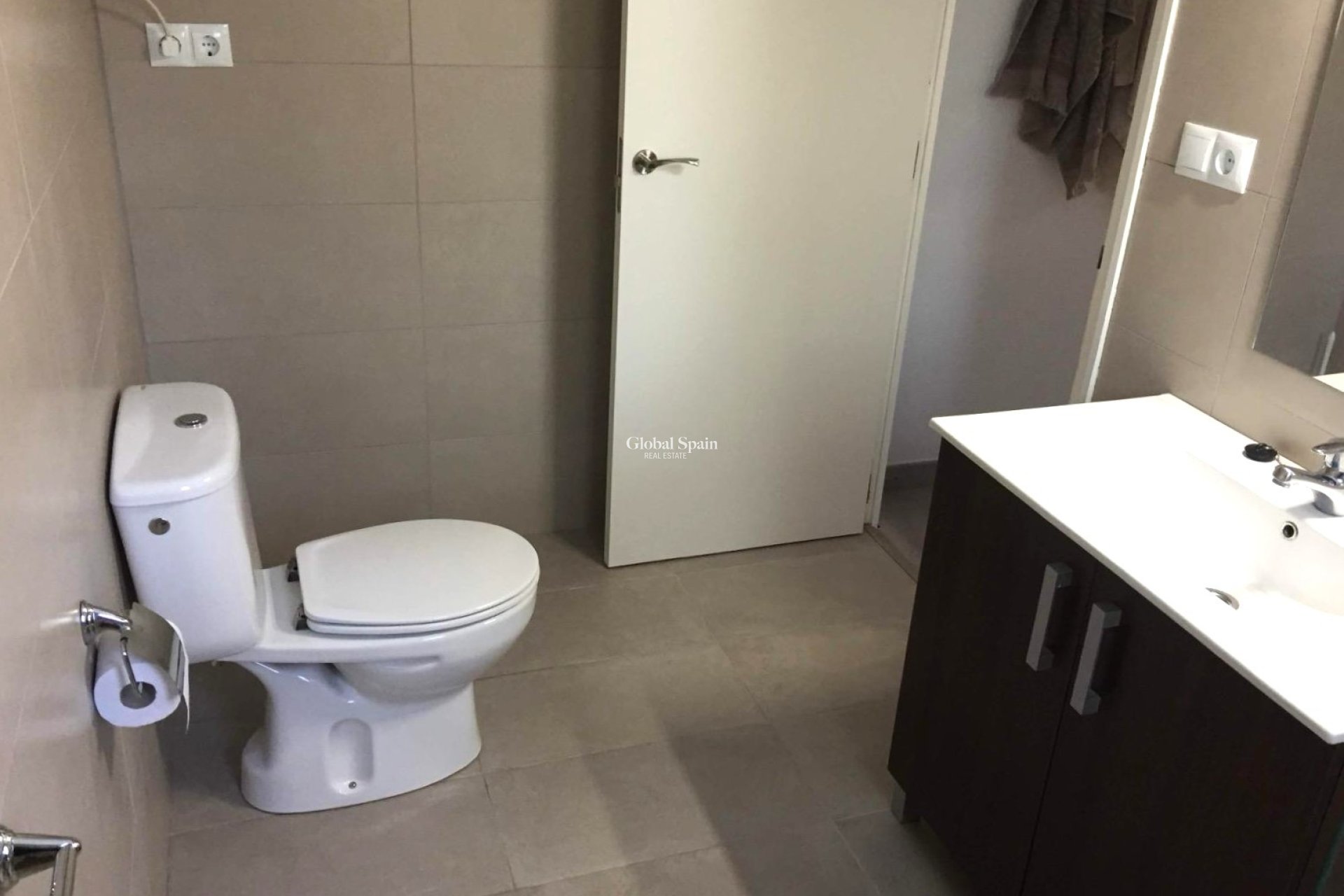 Revente - Locale -
L'ALBIR - center