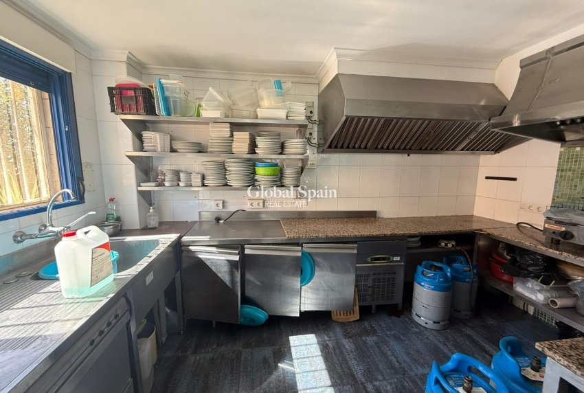 Revente - Locale -
PILES - Playa