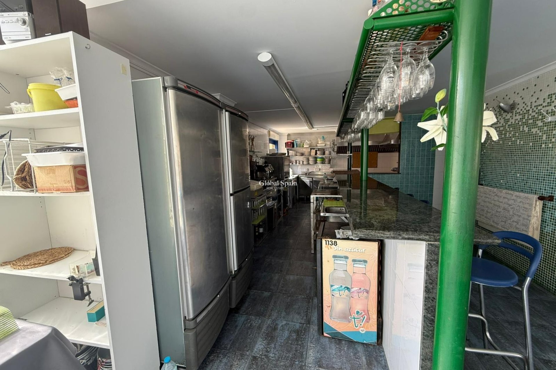 Revente - Locale -
Piles - Playa