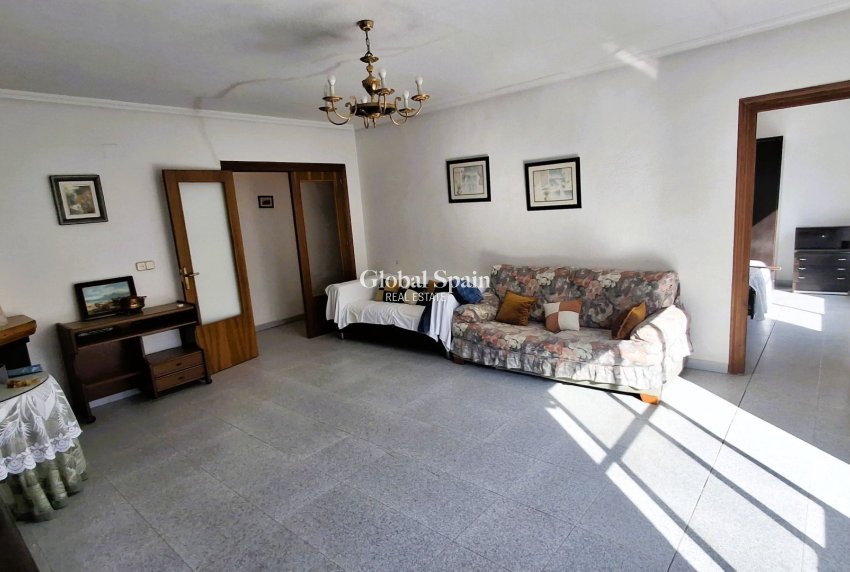 Revente - MAISON -
ABANILLA - Inland