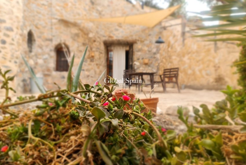 Revente - MAISON -
ABANILLA - Inland