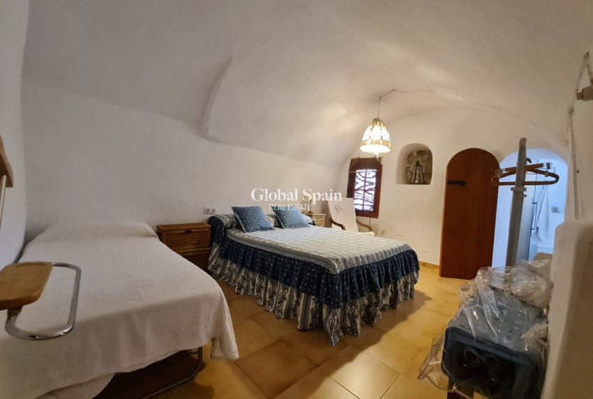 Revente - MAISON -
ABANILLA - Inland