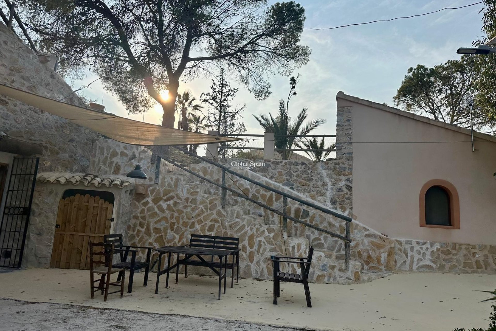 Revente - MAISON -
ABANILLA - Inland