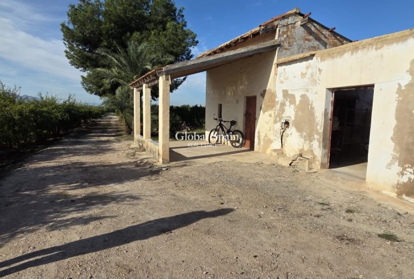 Revente - MAISON -
ALBATERA - Inland