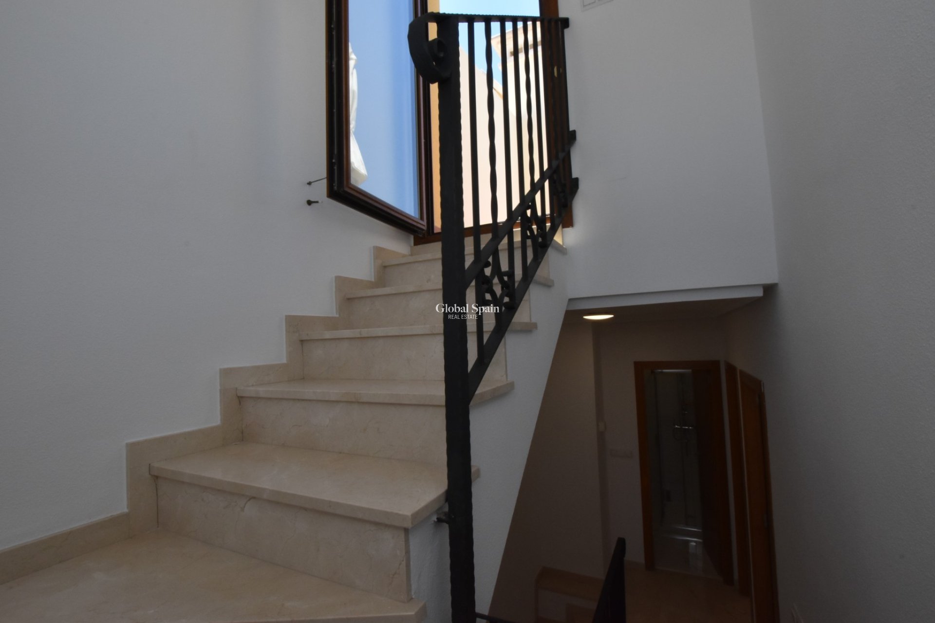 Revente - MAISON -
ALGORFA - Inland