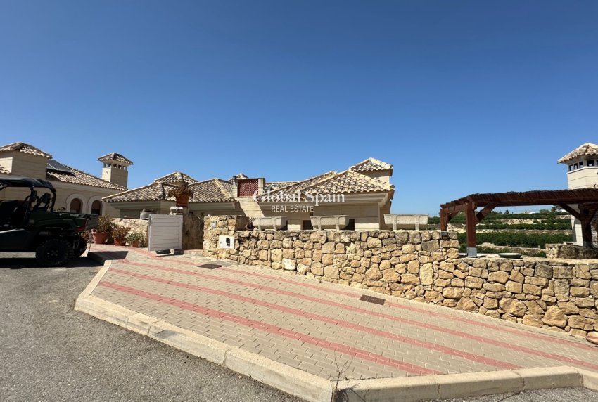 Revente - MAISON -
ALGORFA - Inland