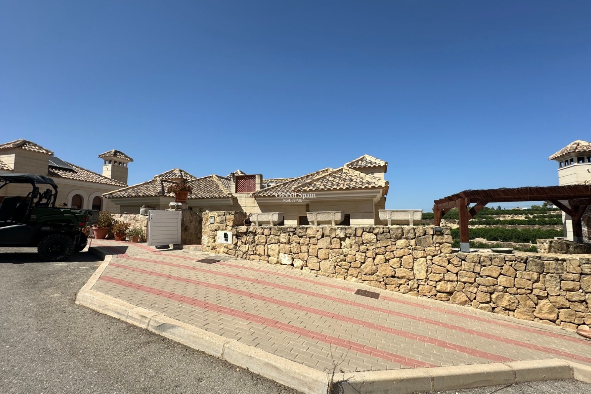 Revente - MAISON -
ALGORFA - Inland