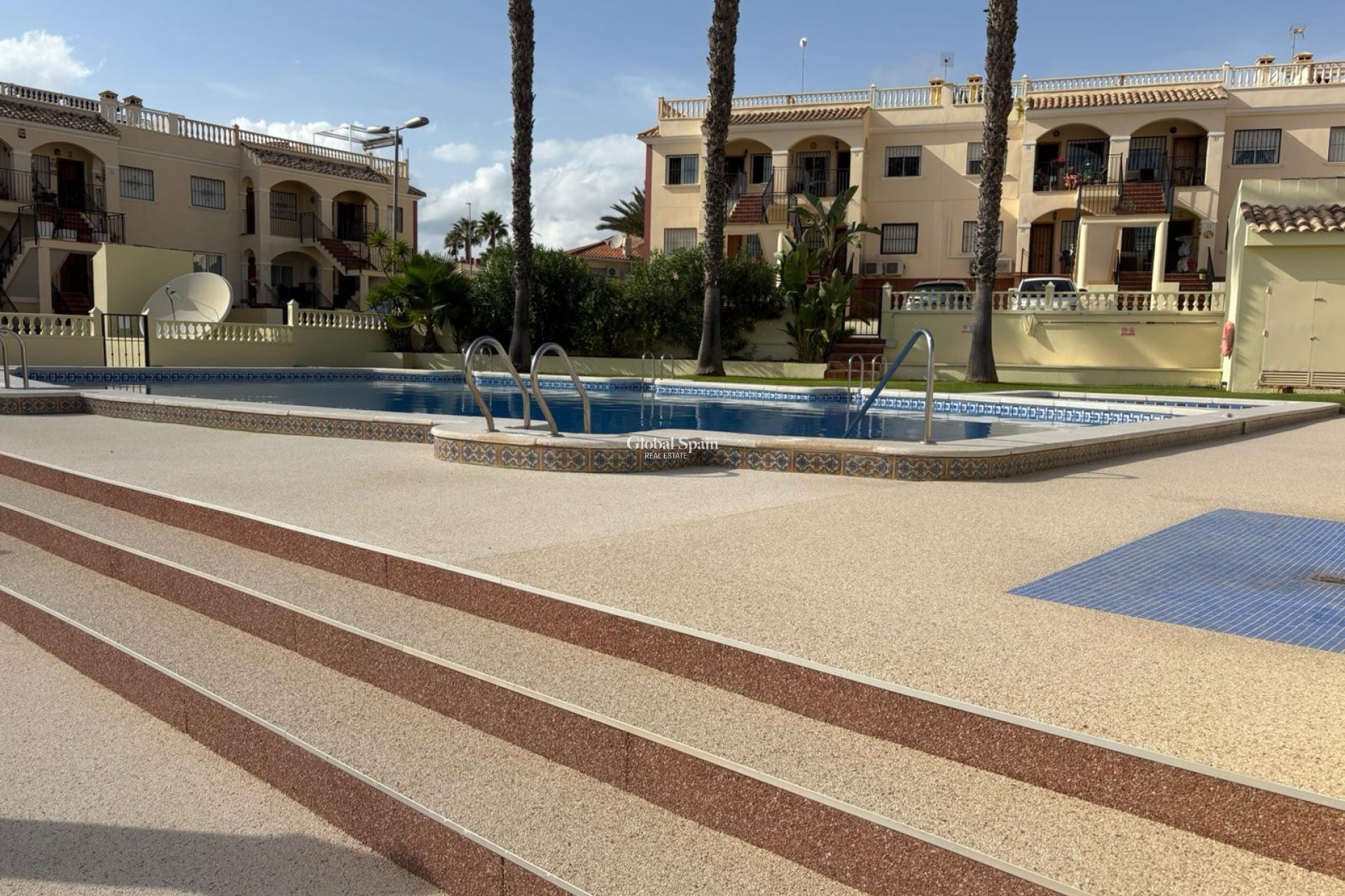 Revente - Maison -
ALGORFA