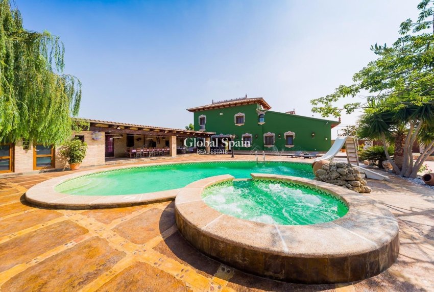 Revente - MAISON -
ALMORADÍ - Inland