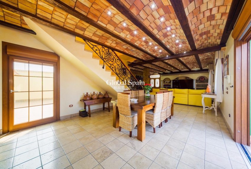 Revente - MAISON -
ALMORADÍ - Inland
