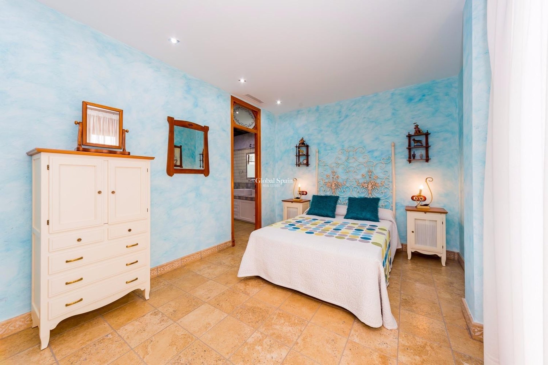 Revente - MAISON -
ALMORADÍ - Inland