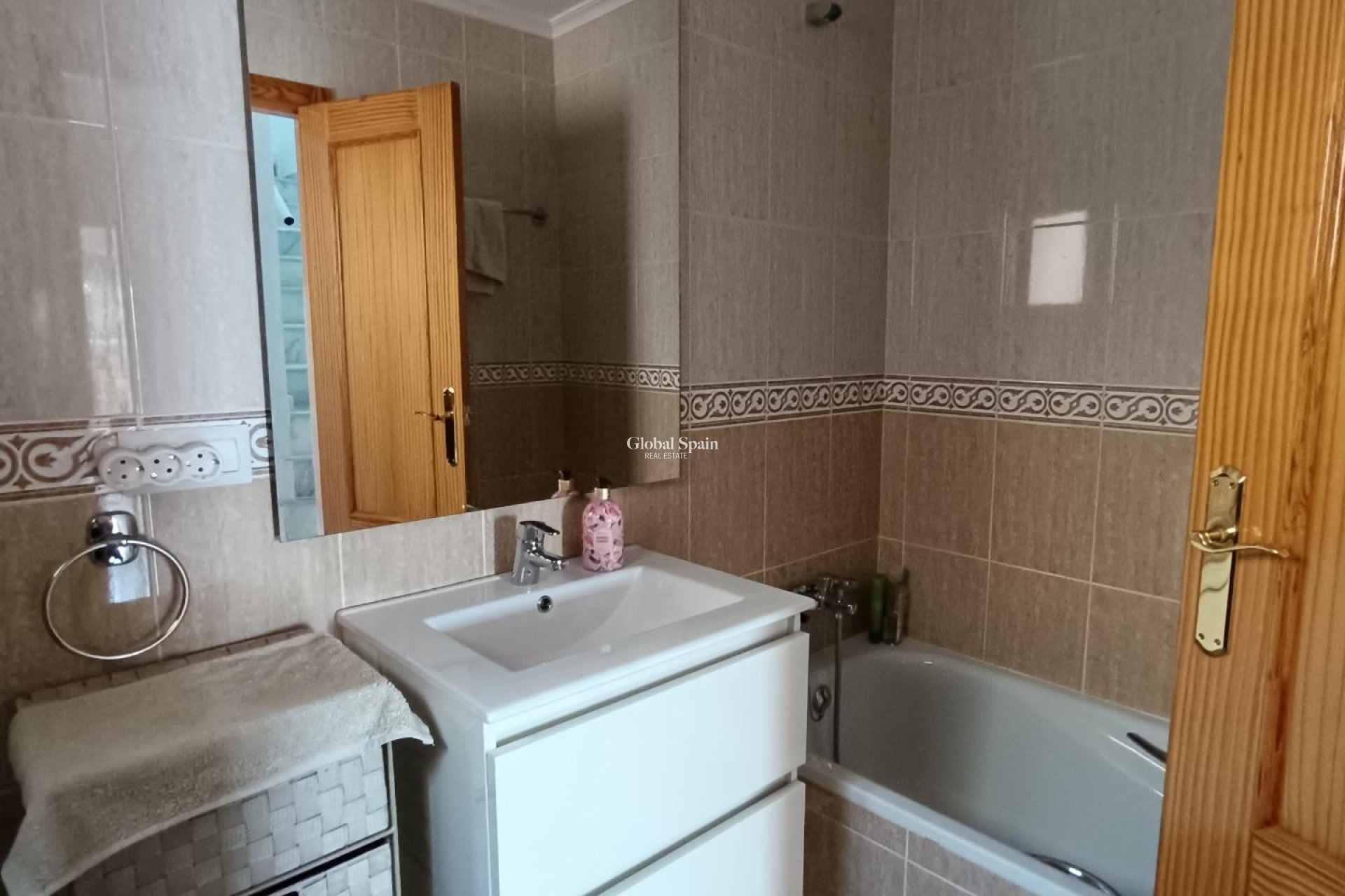 Revente - MAISON -
AVILESES - Jerónimo Y Avileses