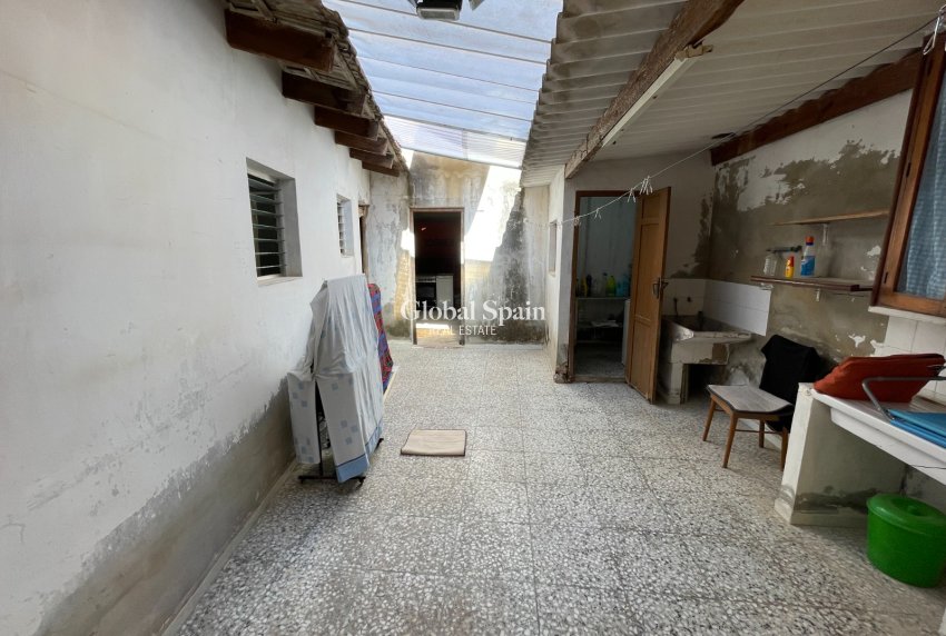 Revente - MAISON -
BENEJÚZAR - Inland