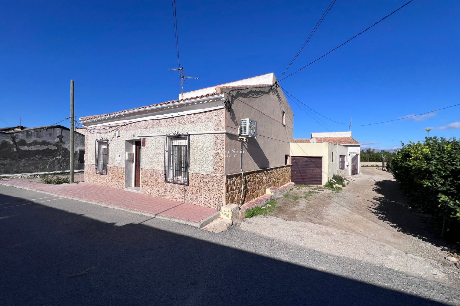 Revente - Maison -
Benejúzar