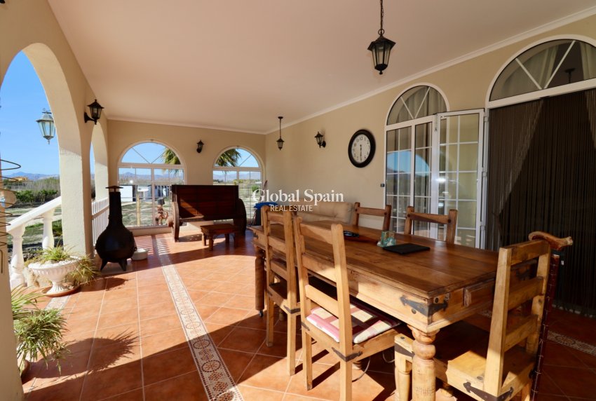 Revente - MAISON -
CATRAL - Catral