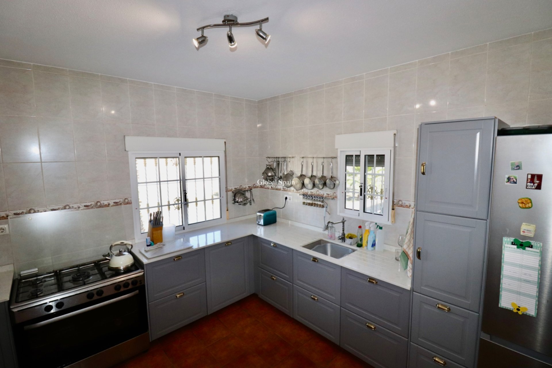 Revente - MAISON -
CATRAL - Catral